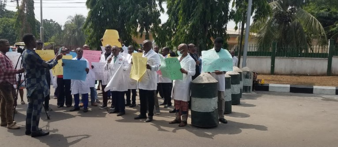 Just In: Abia Doctors Protest 25 Months Salary Arrears
