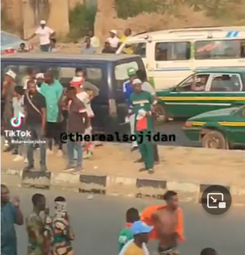 Moment Atiku's Convoy Was ‘Stoned’ In Ogun State (Video)