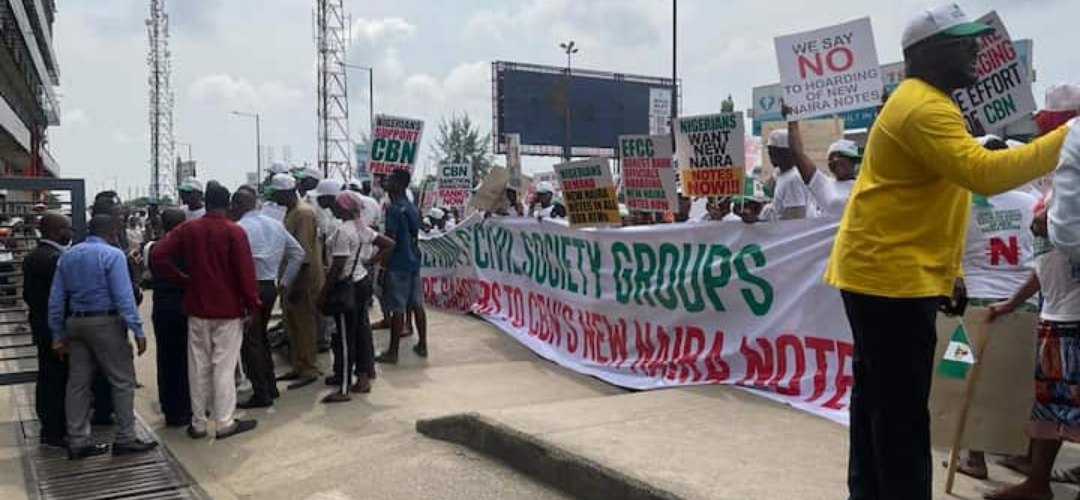 Protest In Lagos Over Scarcity Of New Naira Notes (video)