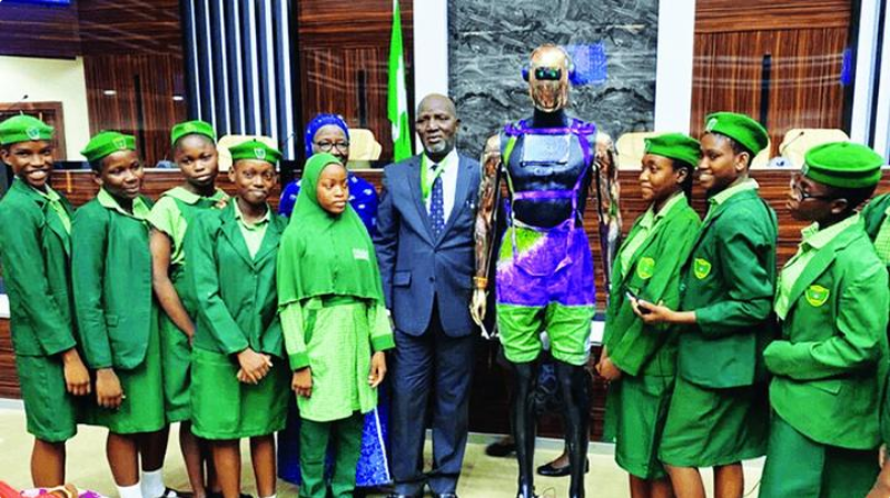 How school girls at FGGC Sagamu built an AI Robot called ‘Kiki-Saggy’